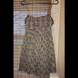 Cute floral empire waste dress by Bee Stitched. Size Small. Gray/black